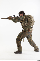  Photos Frankie Perry Army KSK Recon Germany Poses aiming the gun crouching whole body 0002.jpg